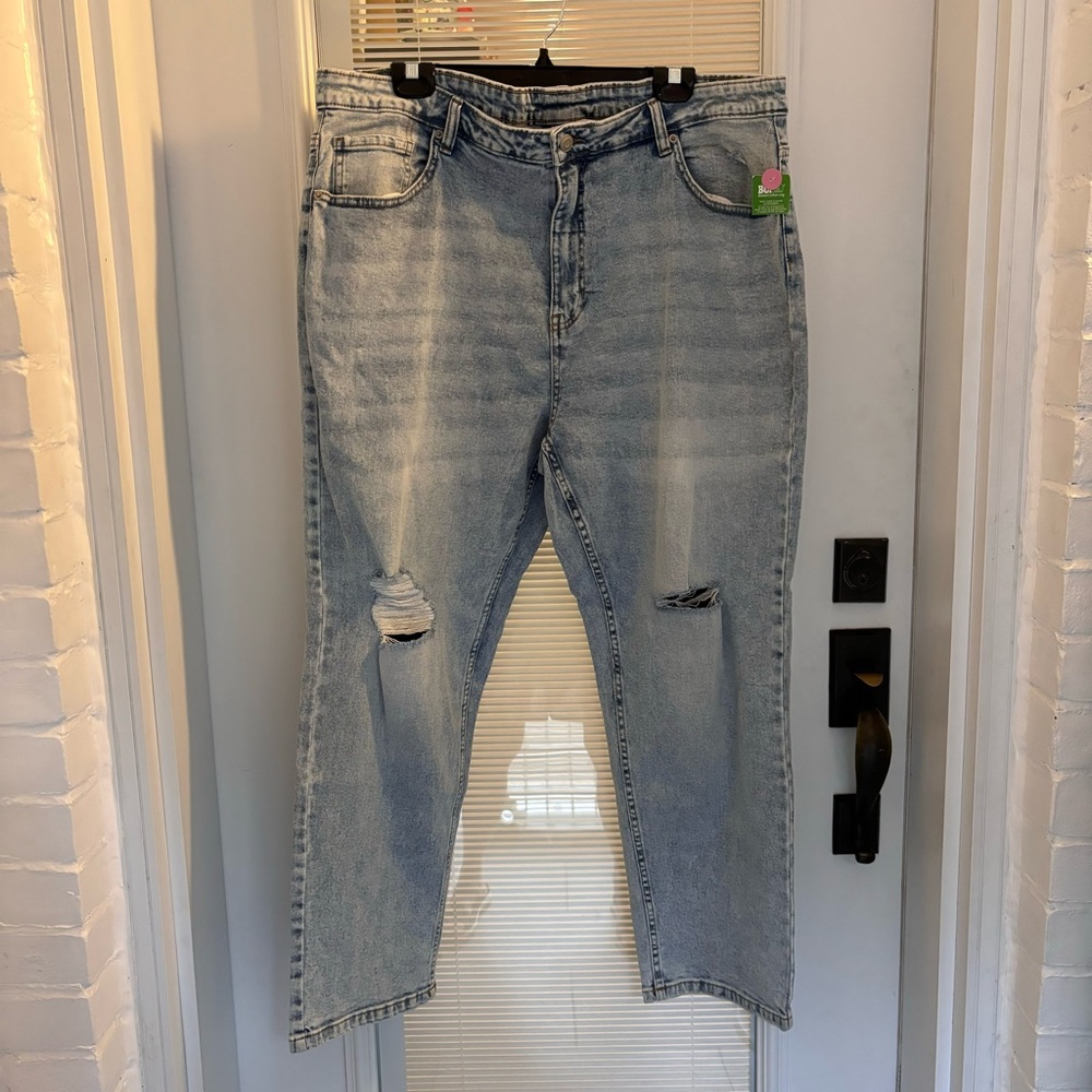 NWT No Boundaries 20w Plus Medium/Light Wash Mom Jeans